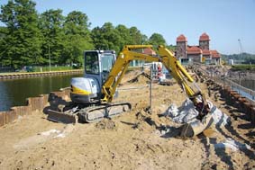 Minibagger aus dem HKL MIETPARK helfen beim Neubau der Weserschleuse Minden. Minibagger aus dem HKL MIETPARK helfen beim Neubau der Weserschleuse Minden.