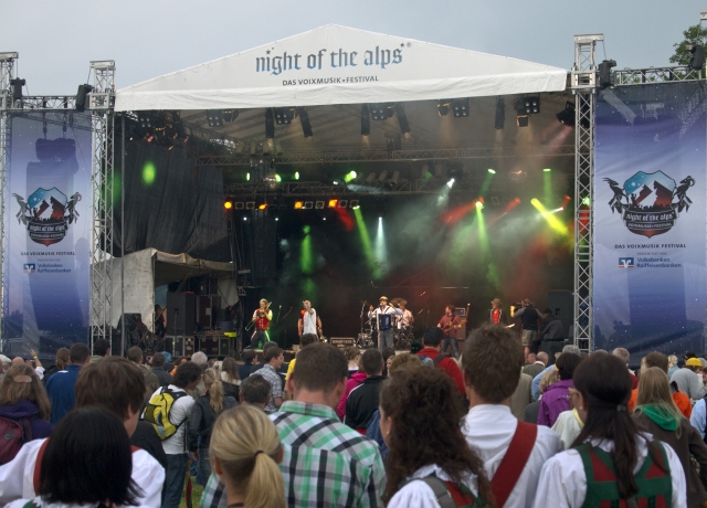 Night of the Alps, alpenländische Tradition und Beats rockten gestern den Tegernsee.... Night of the Alps, alpenländische Tradition und Beats rockten gestern den Tegernsee....