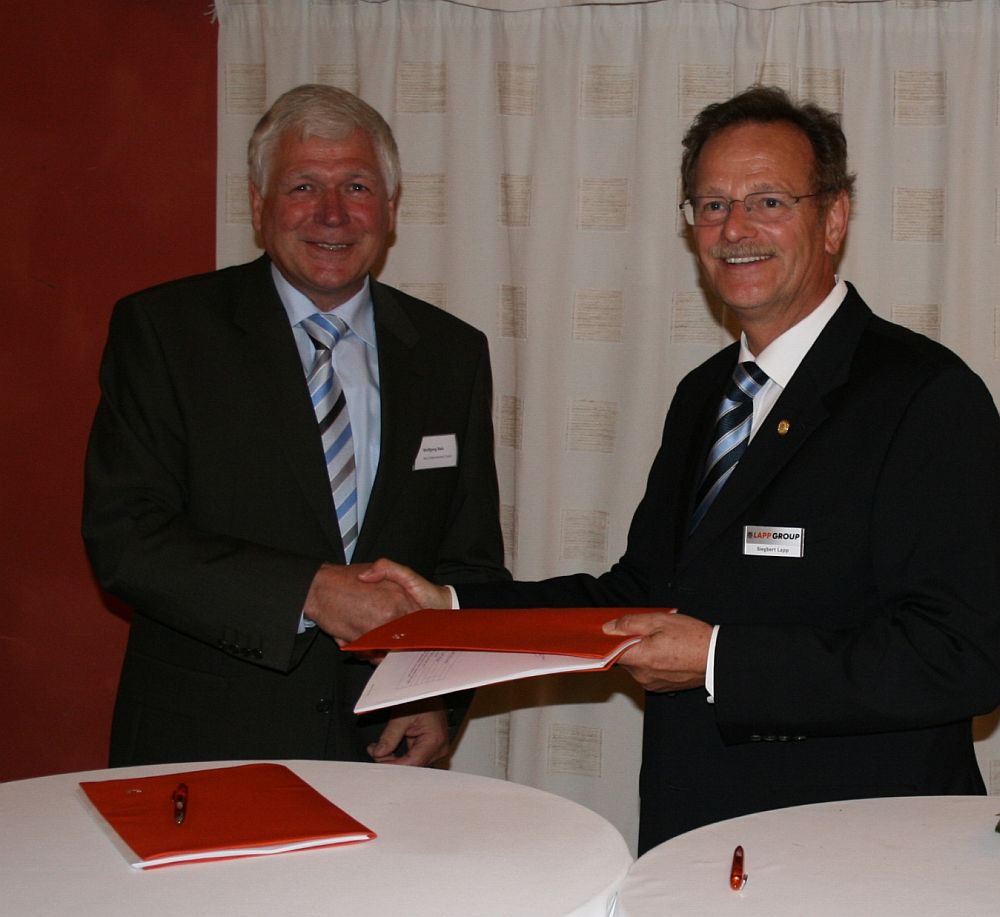 Wolfgang Bals (Geschäftsführer der Bals Elektrotechnik) und Siegbert Lapp (Vorstand der Lapp Gruppe) Wolfgang Bals (Geschäftsführer der Bals Elektrotechnik) und Siegbert Lapp (Vorstand der Lapp Gruppe)