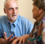 Dietmar Hopp Stiftung: Sterbe- und Trauerbegleitende können auch ohne Worte Nähe schaffen. Dietmar Hopp Stiftung: Sterbe- und Trauerbegleitende können auch ohne Worte Nähe schaffen.