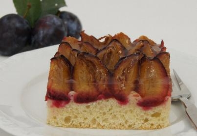 Backrezept des Monats: Butter-Hefeteig Pflaumenkuchen ... der Klassiker unter den Obst-Blechkuchen Backrezept des Monats: Butter-Hefeteig Pflaumenkuchen ... der Klassiker unter den Obst-Blechkuchen