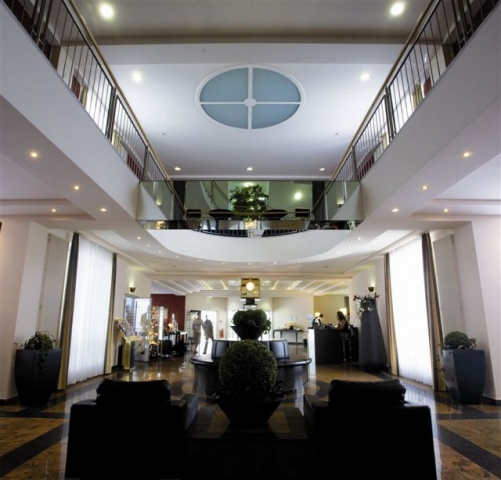Holiday Inn München-Unterhaching setzt auf LED-Leuchten von LEDxON Holiday Inn München-Unterhaching setzt auf LED-Leuchten von LEDxON