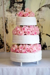 Hochzeitstorte: Selbst backen oder beim Konditor bestellen? Hochzeitstorte: Selbst backen oder beim Konditor bestellen?