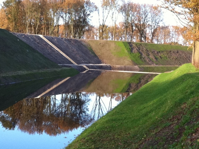 ACCOYA®-HOLZ BAUT DIE WASSERVERTEIDIGUNGSLINIE IM SÜDEN DER NIEDERLANDE WIEDER AUF ACCOYA®-HOLZ BAUT DIE WASSERVERTEIDIGUNGSLINIE IM SÜDEN DER NIEDERLANDE WIEDER AUF