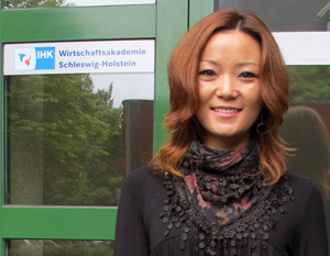 Enkhbayar Nadmid wurde durch HELENA beim Wiedereinstieg unterstützt Enkhbayar Nadmid wurde durch HELENA beim Wiedereinstieg unterstützt