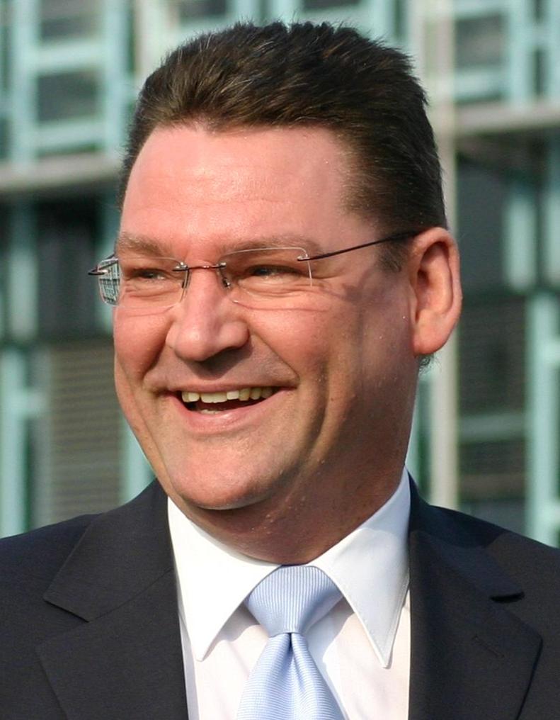 Ralf Overbeck - Wirtschafts- und Generationenexperte Ralf Overbeck - Wirtschafts- und Generationenexperte
