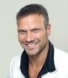 Mit ContactSkin ist jede Frisur wieder möglich (www.contactskin.de)