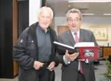 Bernhard Kempa (re) mit Arbeitgeberpräsident Dieter Hundt - Foto honorarfrei - Quelle tilpmedia Bernhard Kempa (re) mit Arbeitgeberpräsident Dieter Hundt - Foto honorarfrei - Quelle tilpmedia