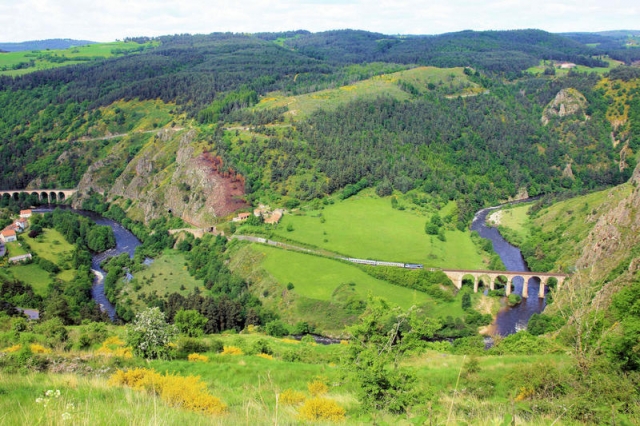 Wandern im Tal des Allier Wandern im Tal des Allier