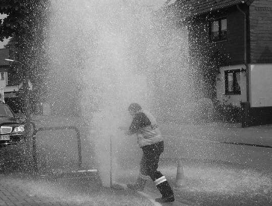 Brandschutzaufklärung und Brandschutzerziehung ist keine trockene Theorie bei Karl dem Feuerwehrmann Brandschutzaufklärung und Brandschutzerziehung ist keine trockene Theorie bei Karl dem Feuerwehrmann