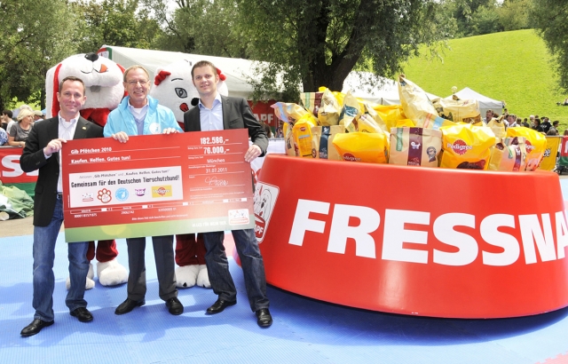 182.000 Euro für den Tierschutz: Fressnapf zeigt Größe
