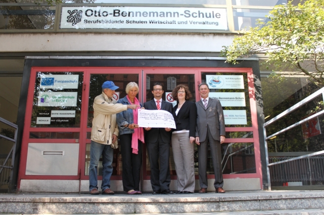 Landessparkasse unterstützt Projekt Solarfabrik der Otto Bennemann Schule mit 1500 Euro Landessparkasse unterstützt Projekt Solarfabrik der Otto Bennemann Schule mit 1500 Euro
