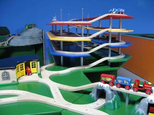 Einmal Weltreise bis München bitte: Die BRIO Bahn hält jetzt auch im Miniland München