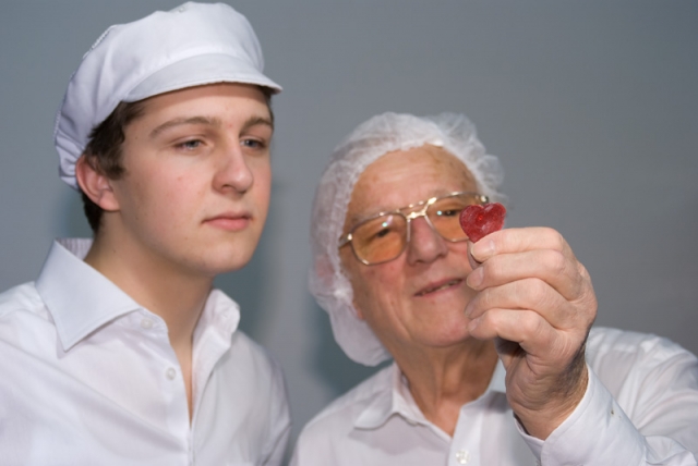 20-jähriger Jungunternehmer feiert 5-jähriges Firmenjubiläum - SweetCompany stellt neue Weihnachts-B