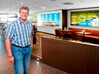 Norbert Dickel in der AIDA Lounge