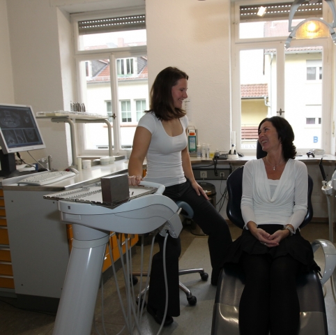 Zahnarzt Darmstadt Kristin Endres MSc - Warum große Kunststofffüllungen sehr oft zu Folgeschäden an Zahnarzt Darmstadt Kristin Endres MSc - Warum große Kunststofffüllungen sehr oft zu Folgeschäden an