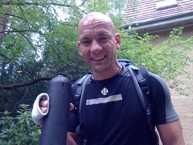 Veganer Extremsportler trainiert für Weltrekord im Treppenlauf mit 30kg-Rucksack Veganer Extremsportler trainiert für Weltrekord im Treppenlauf mit 30kg-Rucksack