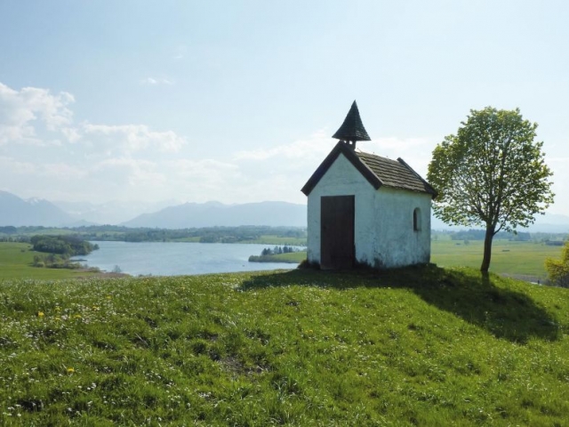 Neu: Der Meditationsweg Ammergauer Alpen führt jetzt auch zu spirituellen Stätten im Blauen Land Neu: Der Meditationsweg Ammergauer Alpen führt jetzt auch zu spirituellen Stätten im Blauen Land