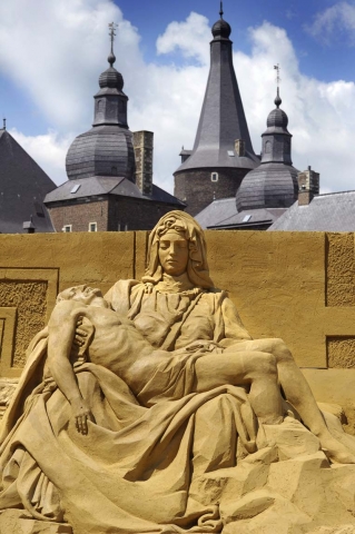 Größtes Sandskulpturen-Festival Europas bietet spezielle Abendöffnungen Größtes Sandskulpturen-Festival Europas bietet spezielle Abendöffnungen