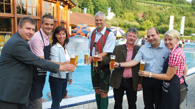 Bilduntertext: Pfarrer Travka, GF Deutsch, Claudia Kristofics-Binder, Harry Winkler, LTAbg. Lang, Ma