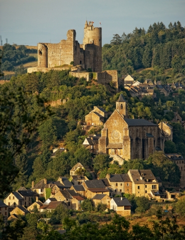 Wandern durch mittelalterliche Stätten Wandern durch mittelalterliche Stätten