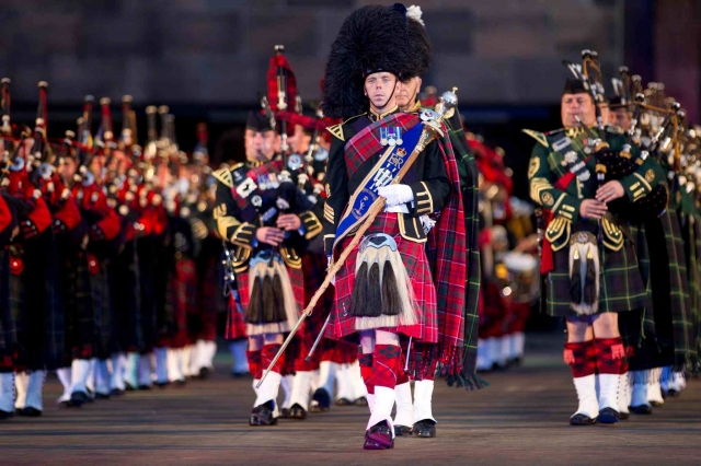 Perfektion und Trommelfeuer - Berlin Tattoo 2011