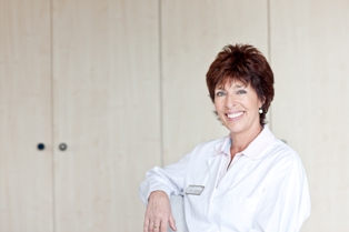 Dr. Angela Huth-Kühne, Chefärztin des Hämophiliezentrums am SRH Kurpfalzkrankenhaus Heidelberg Dr. Angela Huth-Kühne, Chefärztin des Hämophiliezentrums am SRH Kurpfalzkrankenhaus Heidelberg