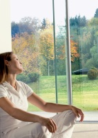 eine transparente Sonnenschutzfolie bietet im Sommer guten Hitze- und UV-Schutz. Bild: tdxHornschuch eine transparente Sonnenschutzfolie bietet im Sommer guten Hitze- und UV-Schutz. Bild: tdxHornschuch