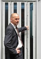 „VERRAlift“-Lifte steigern den Immobilienwert. Uwe Dünkel, Geschäftsführer HETEK Hebetechnik GmbH „VERRAlift“-Lifte steigern den Immobilienwert. Uwe Dünkel, Geschäftsführer HETEK Hebetechnik GmbH