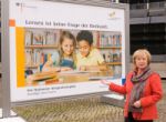Prof. Dr. Maria Böhmer bei der Präsentation der neuen Plakatmotive