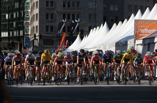 Vattenfall-Cyclassics - Faltzelte von Swiss Display glänzen als Sonnenschutz Vattenfall-Cyclassics - Faltzelte von Swiss Display glänzen als Sonnenschutz