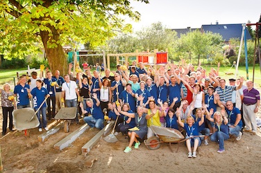 TFG Transfracht hat's geschafft: Spielplatz der ist fertig! DOMSET kombiniert Teamtag mit CSR