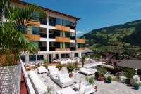 Außenansicht mit Terrasse_Hotel Stefanie (Mostalsi Hotels) Außenansicht mit Terrasse_Hotel Stefanie (Mostalsi Hotels)