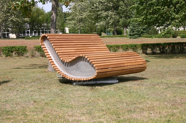 DAUERHOLZ präsentiert Design-Sofa für den Außenbereich DAUERHOLZ präsentiert Design-Sofa für den Außenbereich