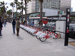 Hier seht ihr eine bicing- Station Hier seht ihr eine bicing- Station