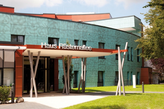 Haus Rüsternallee des TWW e.V. mit Baumspende eröffnet