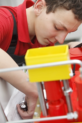 Hersteller für Rohrbearbeitungsmaschinen transfluid bietet Ausbildung mit Mehrwert und Verantwortung Hersteller für Rohrbearbeitungsmaschinen transfluid bietet Ausbildung mit Mehrwert und Verantwortung