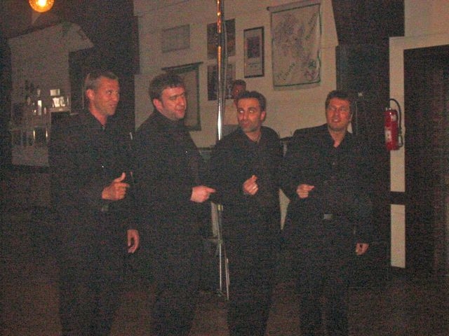 A-Cappella Gruppe singt sich in die Herzen des Hochzeitspaares A-Cappella Gruppe singt sich in die Herzen des Hochzeitspaares