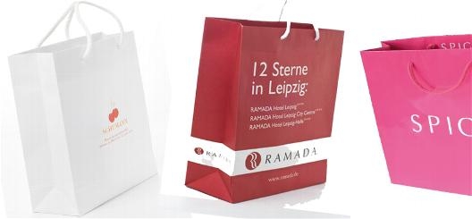 Bedruckte Papiertragetasche mit Logoaufdruck Bedruckte Papiertragetasche mit Logoaufdruck