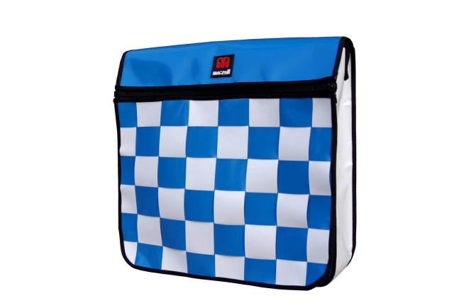 ma:zell präsentiert Umhängetasche im weiß-blau-bayrischen Oktoberfest-Look ma:zell präsentiert Umhängetasche im weiß-blau-bayrischen Oktoberfest-Look