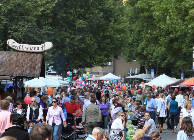 Lang, Länger, Lange Tafel. Dachaus großes Straßenfest startet am Samstag Lang, Länger, Lange Tafel. Dachaus großes Straßenfest startet am Samstag