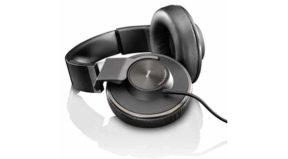 Voluminöser Klang trifft auf edles Design: Kopfhörer AKG K550