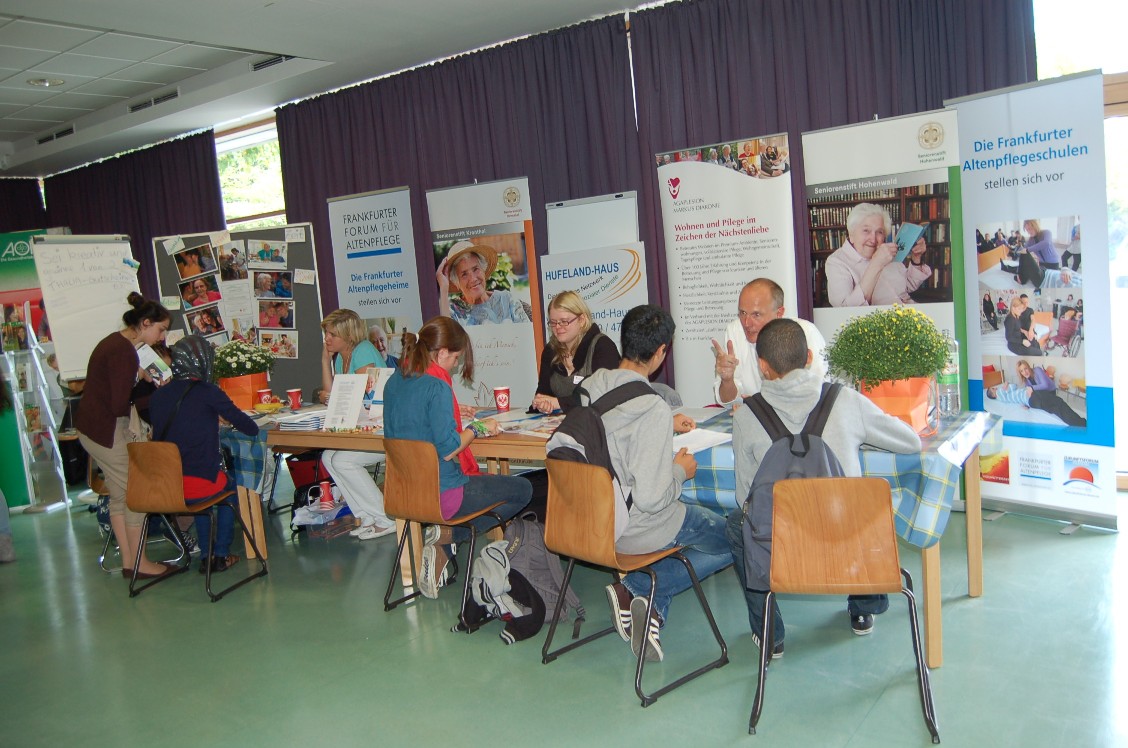 Altenpflegewissen gehört in Haupt- und Realschulen sowie Gymnasien Altenpflegewissen gehört in Haupt- und Realschulen sowie Gymnasien