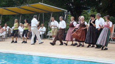 Beschwingtes Tanzen in der Heiltherme Bad Waltersdorf