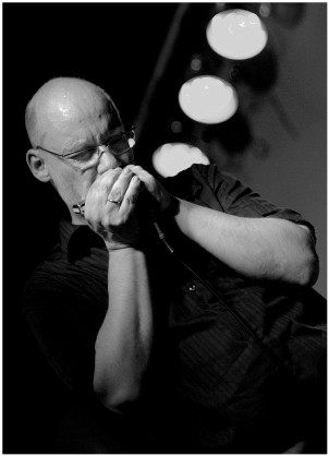 ED STONE, 12 BAR DOUBLE DRIVE, MOTTEN IM MAUERWERK und HANDS OFF DAN - spannende Sessions und spekta