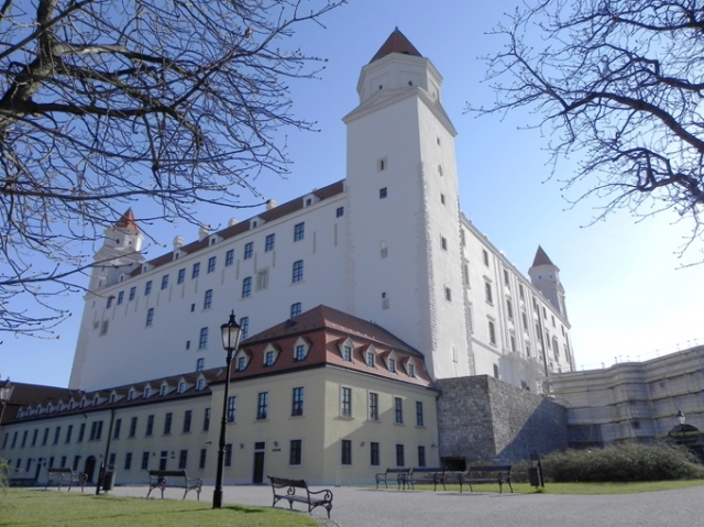 Burg Bratislava: Kaiserliches Symbol der Beharrlichkeit Burg Bratislava: Kaiserliches Symbol der Beharrlichkeit