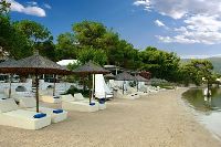 Die Seele baumeln lassen: in den coolen Strandliegen des EKIES all senses resort