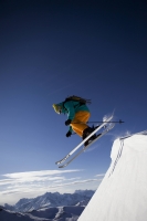 Skifahrer im Gelände_Skizentrum Hochpustertal (Ski)Hit Ostirol) Skifahrer im Gelände_Skizentrum Hochpustertal (Ski)Hit Ostirol)