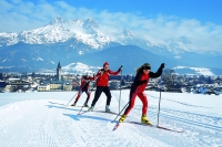 Langläufer vor Ortszentrum Saalfelden (Saalfelden Leogang)