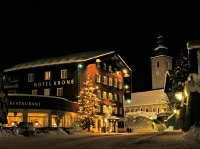 Außenansicht am Abend (Romantik Hotel Krone)
